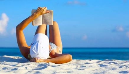Compiti delle vacanza stile “cogli l’attimo”. Sul web applausi per il prof illuminato