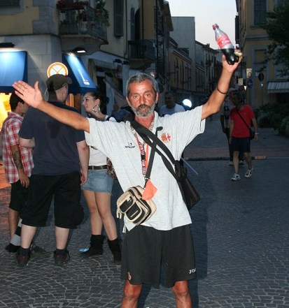Gli Ultras dei grigi ricordano Cisley, giocando al Mocca