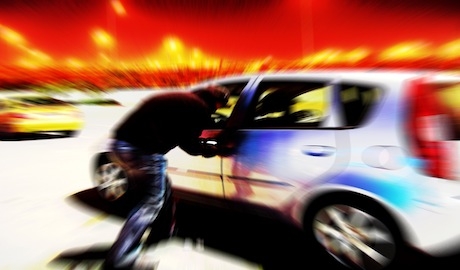 In via XX settembre con attrezzi per aprire le auto. Bloccati dai Carabinieri prima che potessero agire