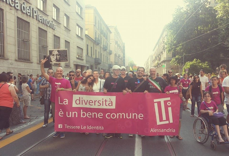 Tessere le Identità e Voci della Memoria in corteo al Gay Pride [FOTO]