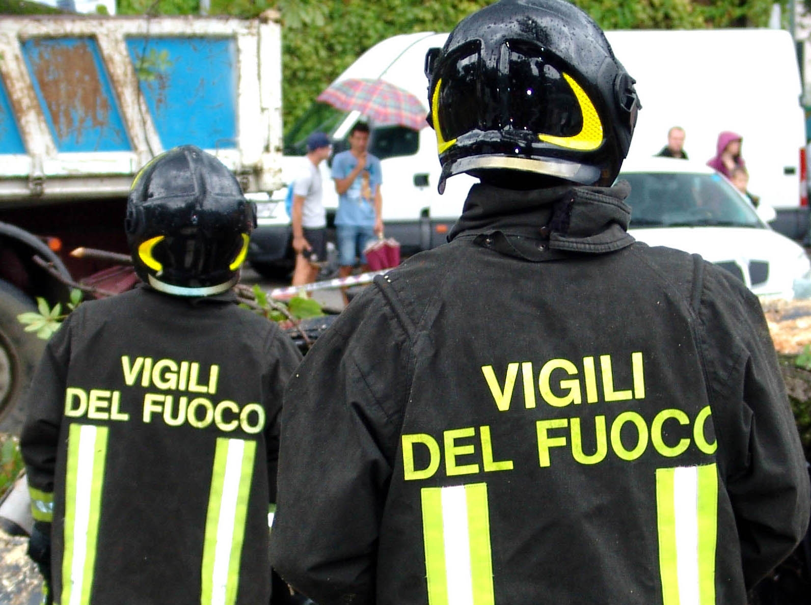 Muore sepolto da uno smottamento di terra: tragedia in un cantiere stradale all’Outlet