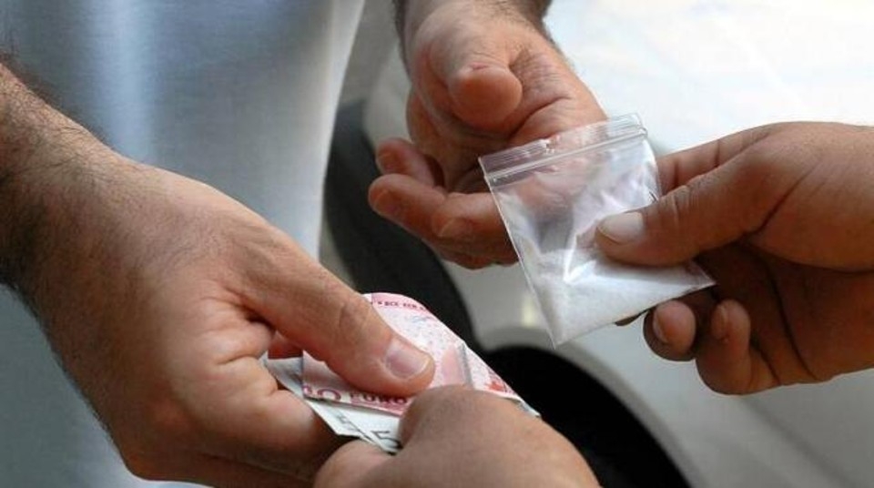 Arrestato mentre consegna eroina: obbligo di dimora per un valenzano