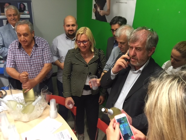 Valenza: il nuovo sindaco Gianluca Barbero festeggia la vittoria [VIDEO]