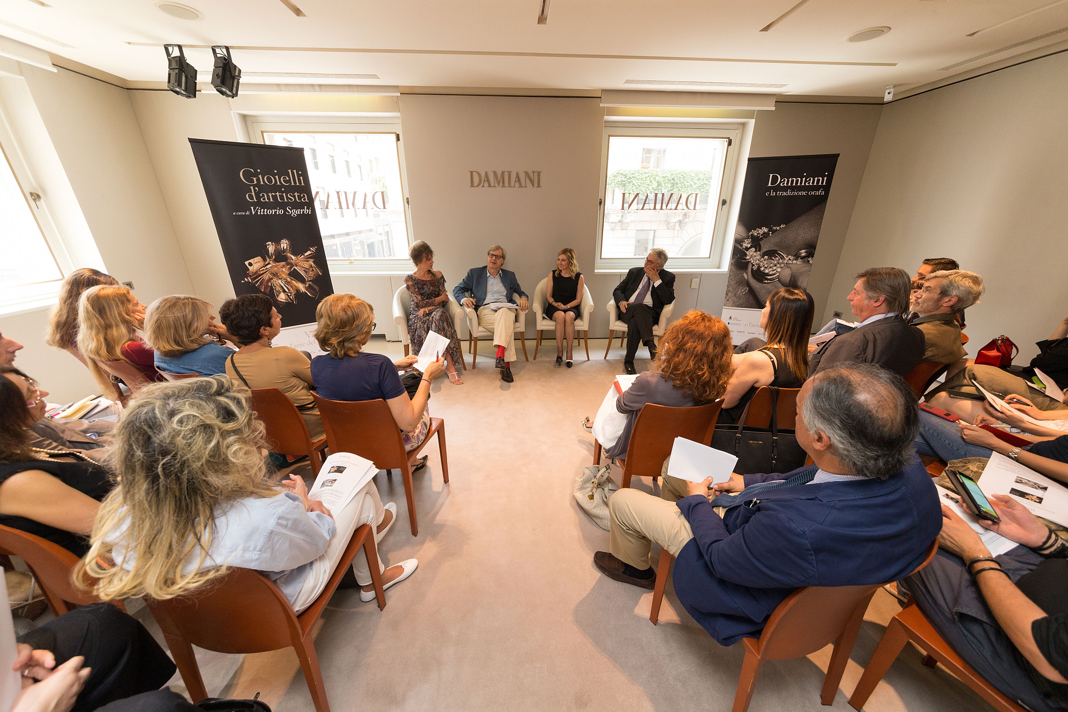Presentata a Milano la mostra “Valenza e l’arte del gioiello”