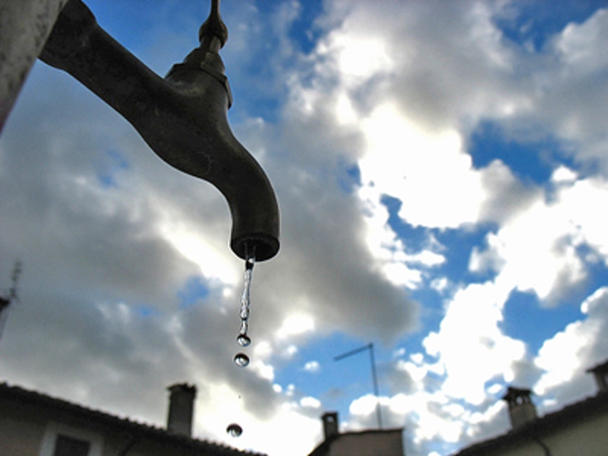 Secondo Altroconsumo l’acqua di Alessandria è buona. Migliorabili nitrati e metalli pesanti
