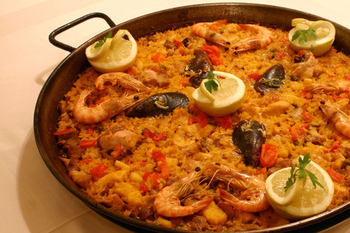 A Basaluzzo, Serata Spagnola, paella e sangria