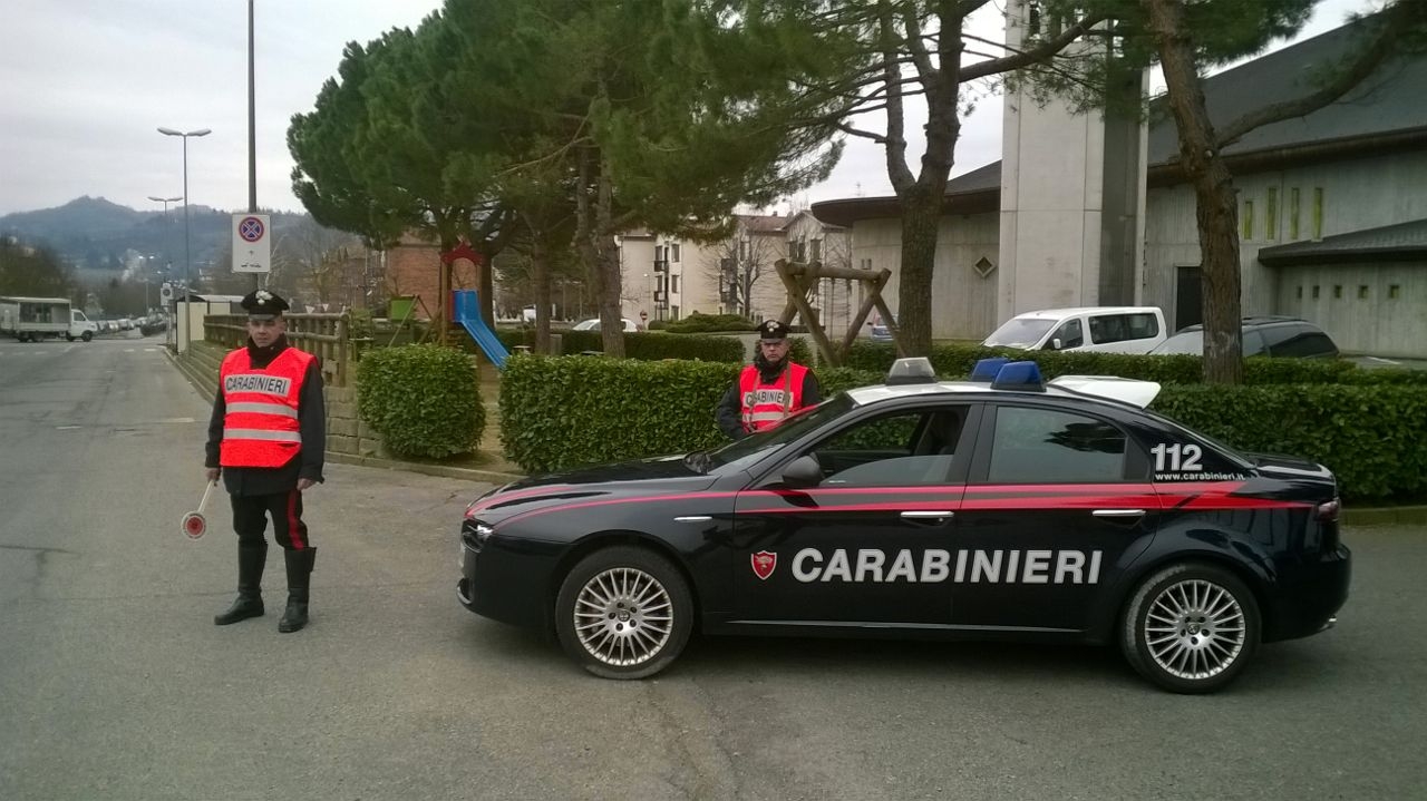 Non si ferma dopo l’incidente. Rintracciato grazie allo specchietto