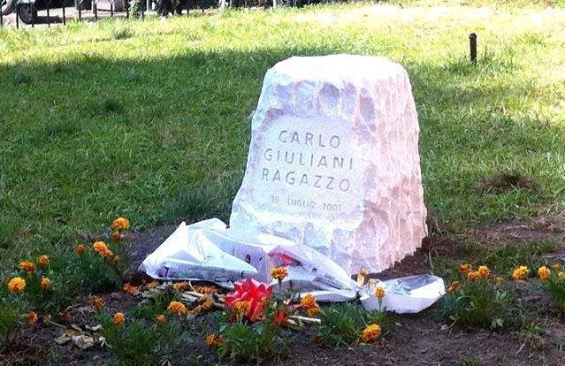 “Giuliani non è un esempio da imitare”. Il Coisp contro il monumento in memoria del ragazzo morto durante il G8