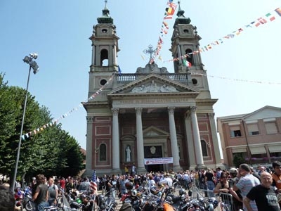 Castellazzo festeggia i centauri con la Mezzanotte Bianca