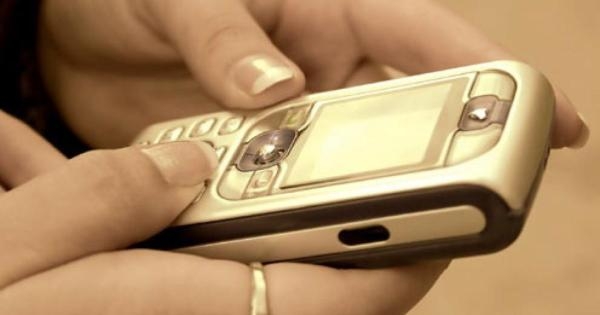 Ragazzo diffamato al telefono e sui social: nei guai una signora casalese