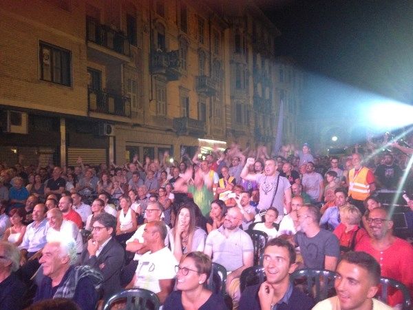 Delirio Alessandria in Piazza Marconi. Tifosi, presidente e giocatori uniti per vincere [VIDEO]