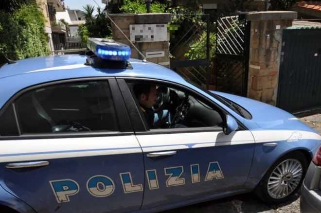 Dopo l’ennesima lite abbattono una delle piante del vicino di casa e poi lo lasciano al buio