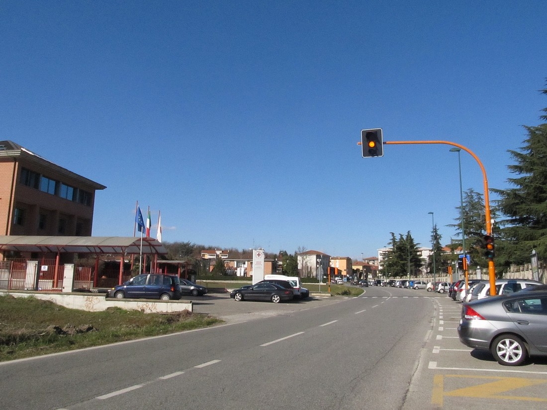 Entra in funzione l’alt a chiamata del semaforo in strada vecchia Pozzo Sant’Evasio