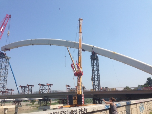 Meier: uniti in cielo i primi due blocchi dell’arco [VIDEO] [FOTO]