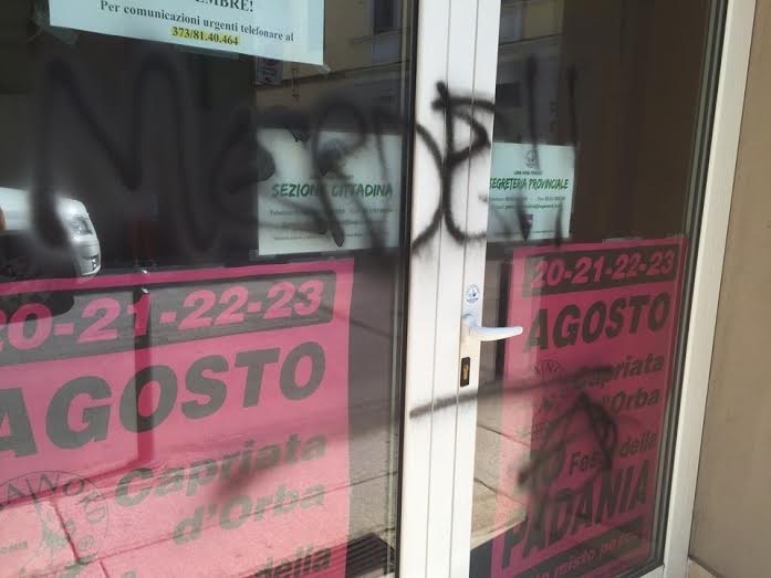 Sede della Lega Nord ad Alessandria imbrattata nella notte