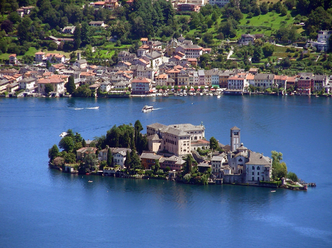 Il mistico borgo di Orta San Giulio, l’acquerello di Dio