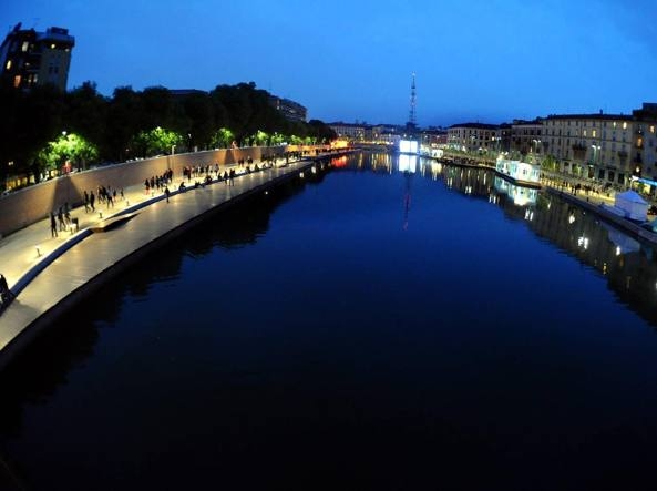 A Milano il Ferragosto sulla Darsena