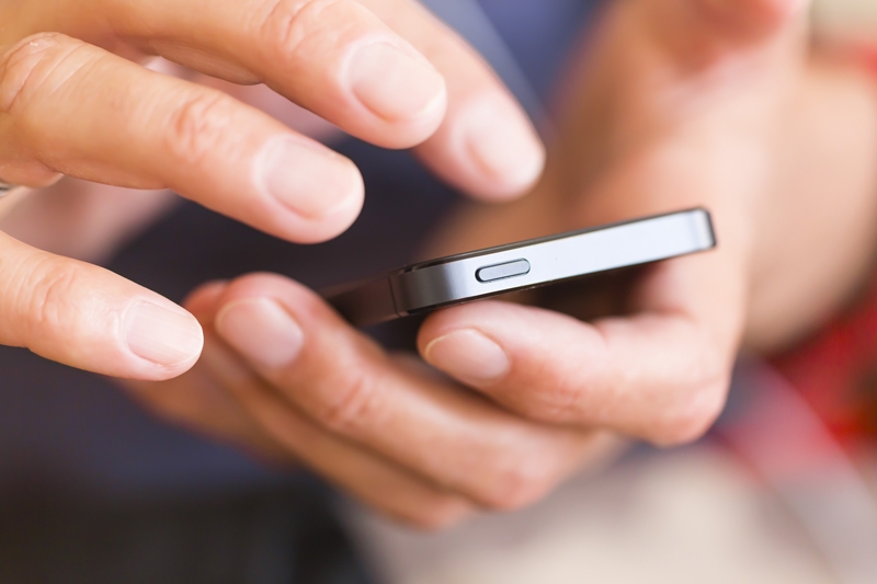 Ricarica il telefono ma con i soldi di un altro