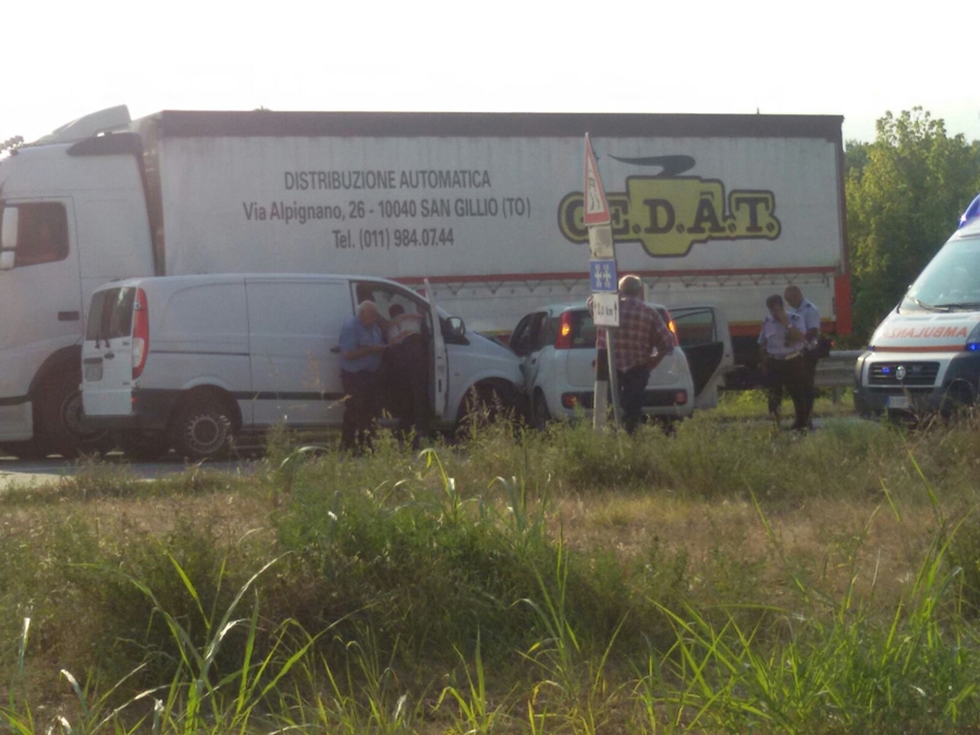 Incidente in circonvallazione a Valenza: traffico rallentato
