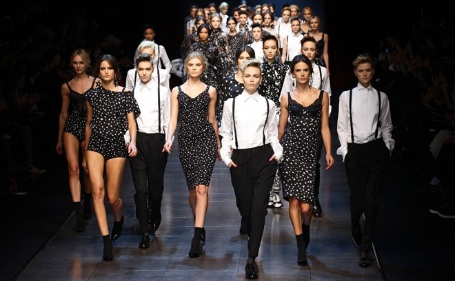 Milano alza il sipario della moda. Al via la Fashion Week.
