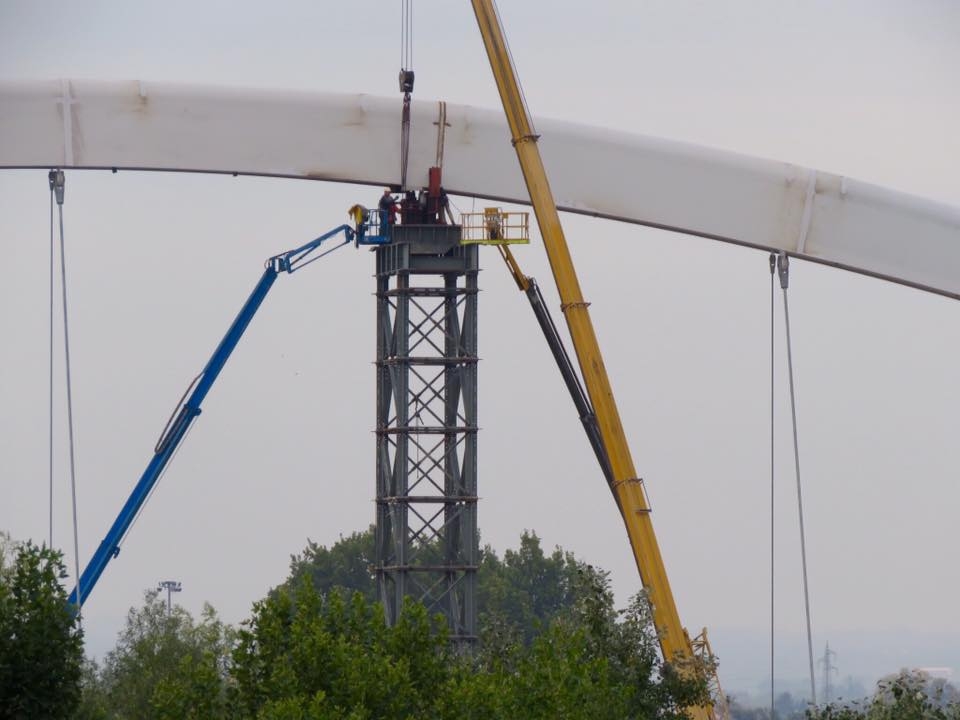 Ponte Meier: operai pronti a smontare anche l’ultima torretta provvisoria