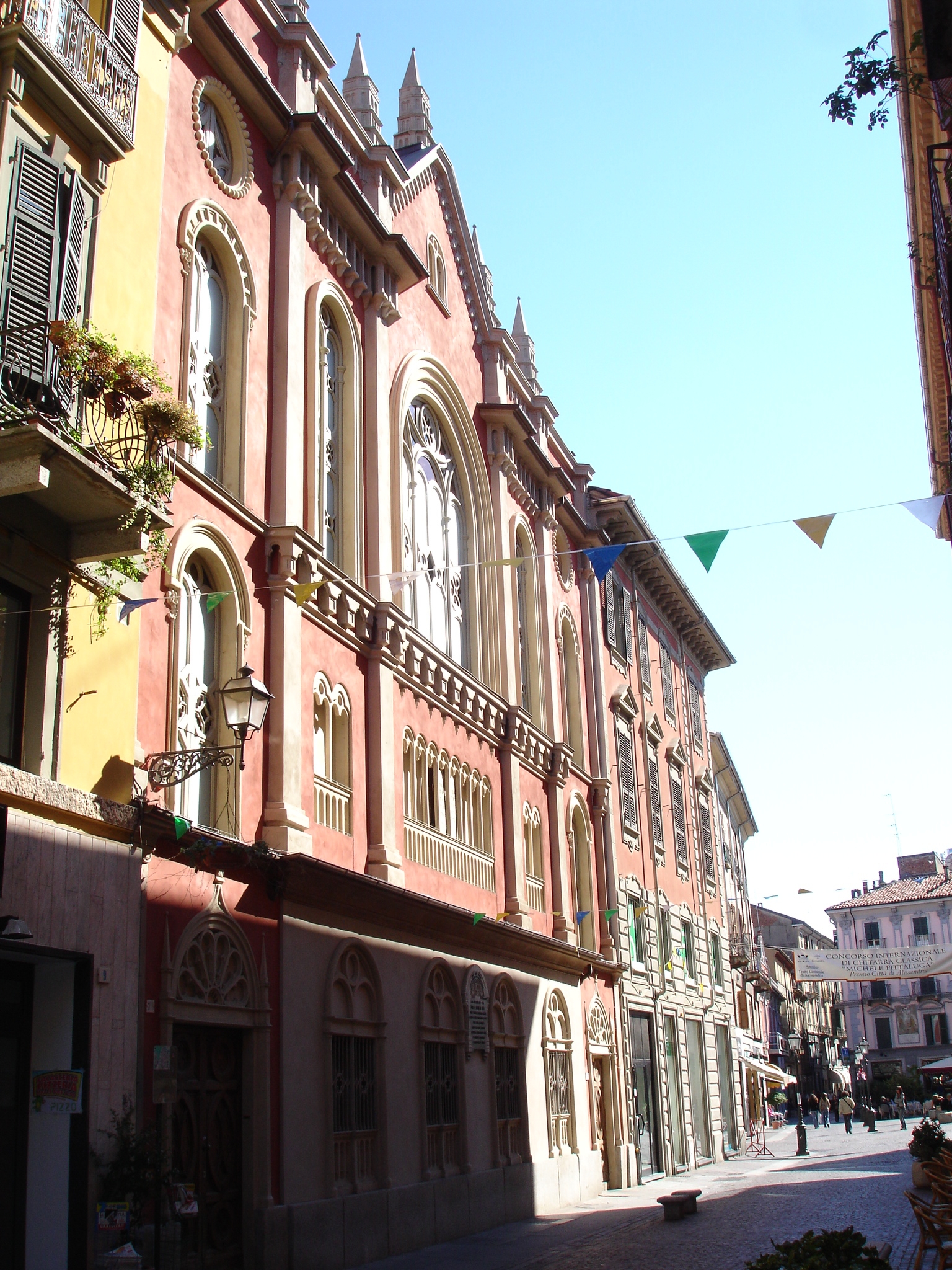 Due giovani coppie rapinate in centro ad Alessandria. I Carabinieri arrestano il colpevole