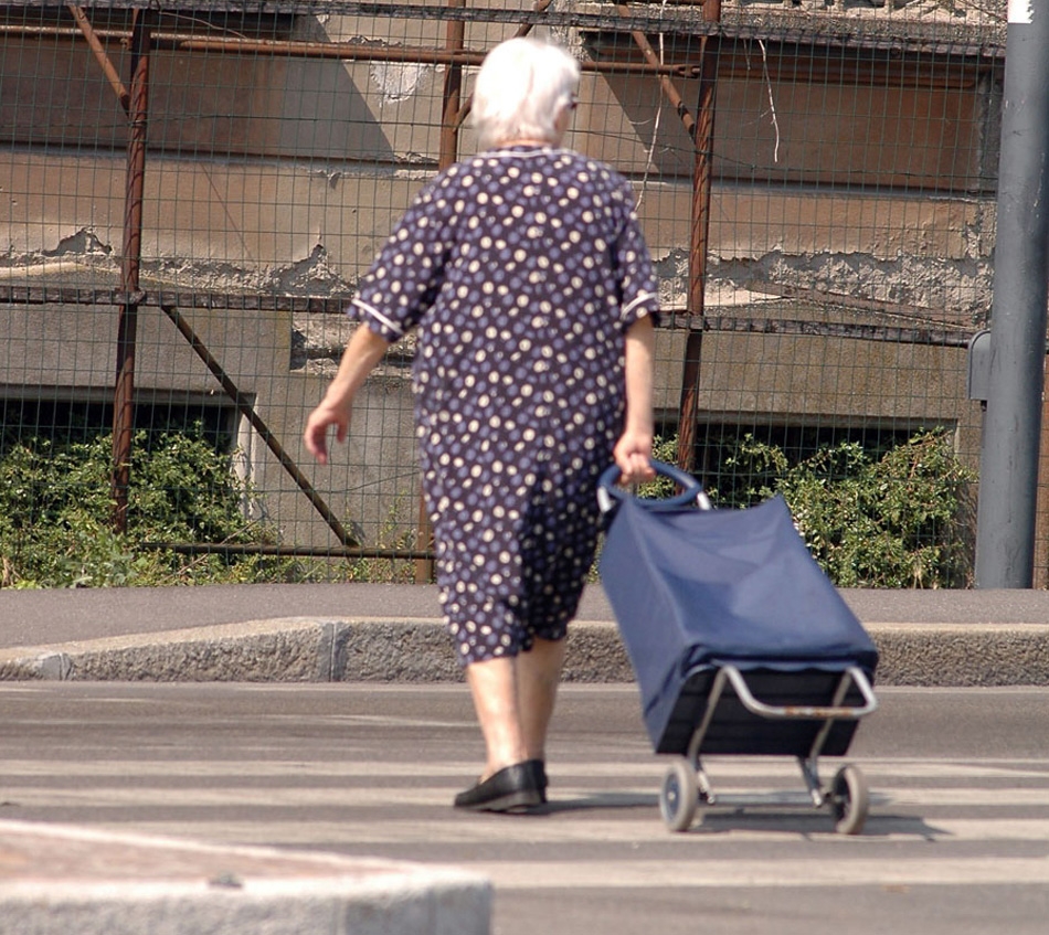 Altro furto della catenina: vittima una 78enne. Spintonata e derubata a Casale