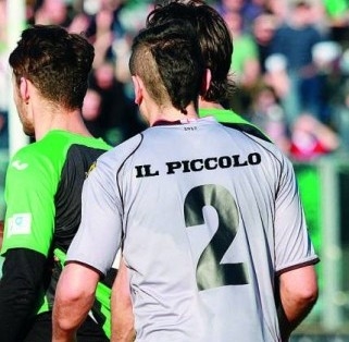 All’asta le maglie dei grigi griffate “Il Piccolo”