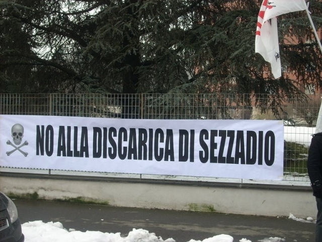 Sabato il corteo contro la discarica di Sezzadio: più di 20 mila volantini distribuiti