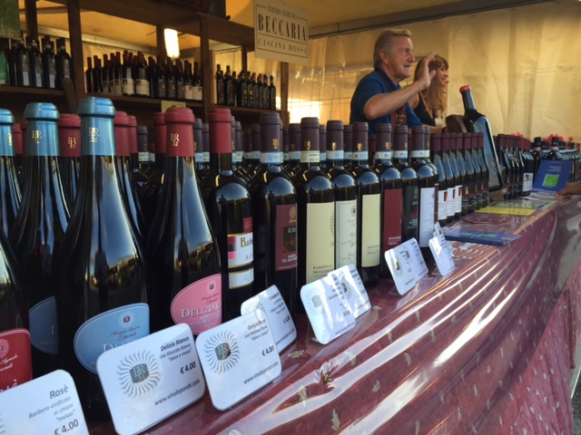 Cibo, musica e spettacolo pirotecnico: è la festa del vino di Casale (FOTO)