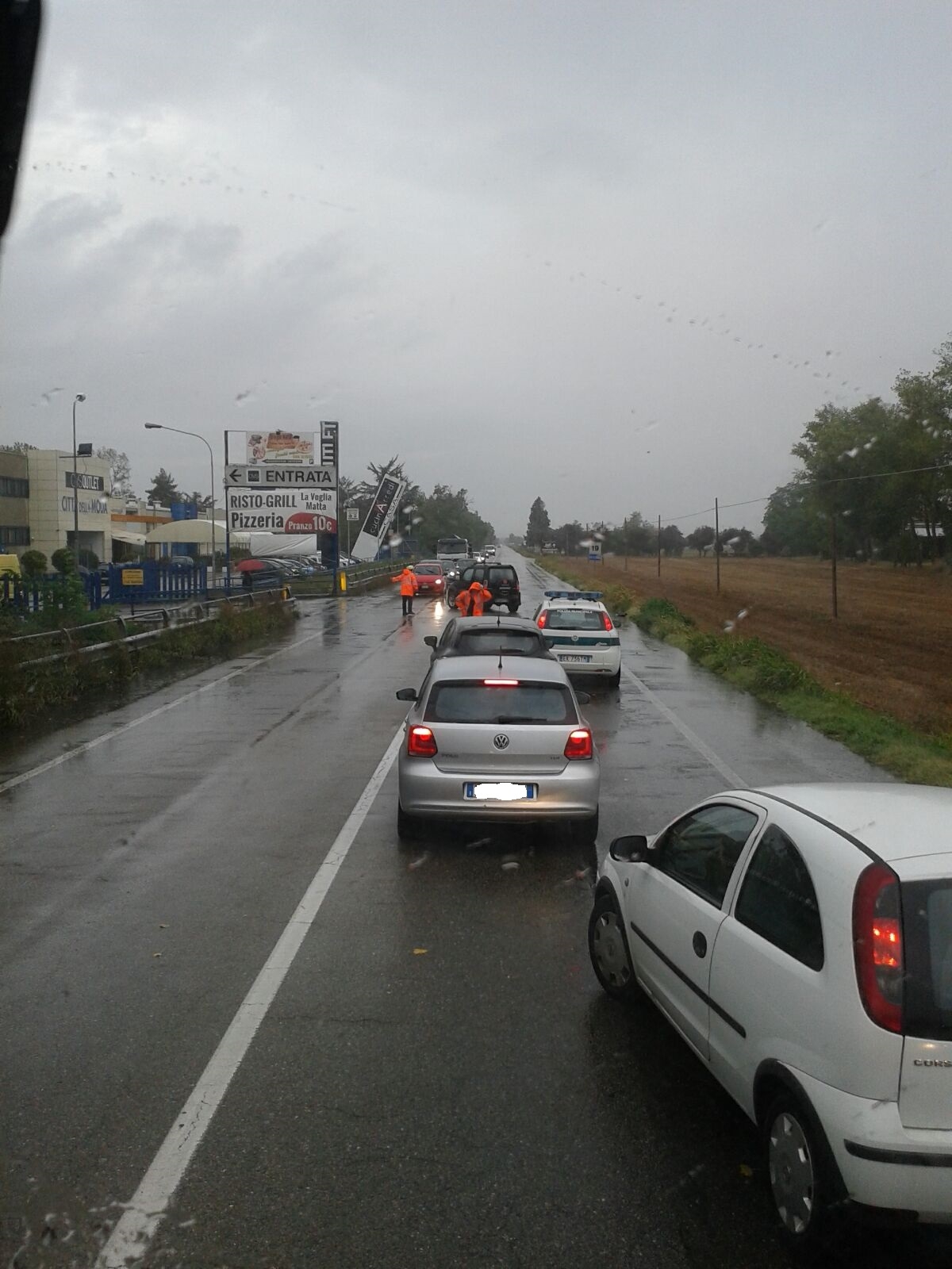 Disagi al traffico per un tamponamento sulla strada 35 Bis dei Giovi all’altezza della Città della Moda