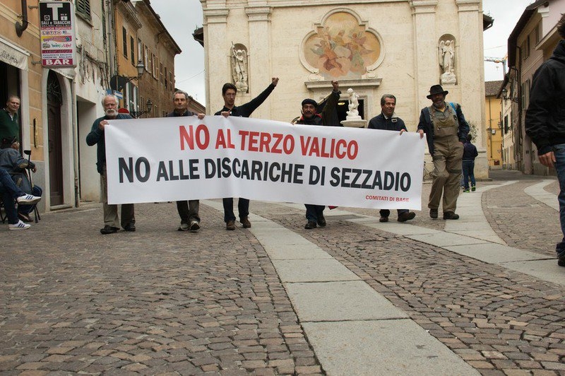 La Valle Bormida scende in piazza per dire no alla discarica di Sezzadio