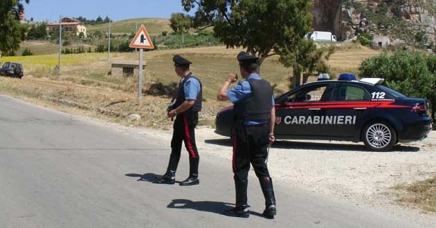 Viaggiava per le strade di Valenza con un grosso coltello nascosto in auto