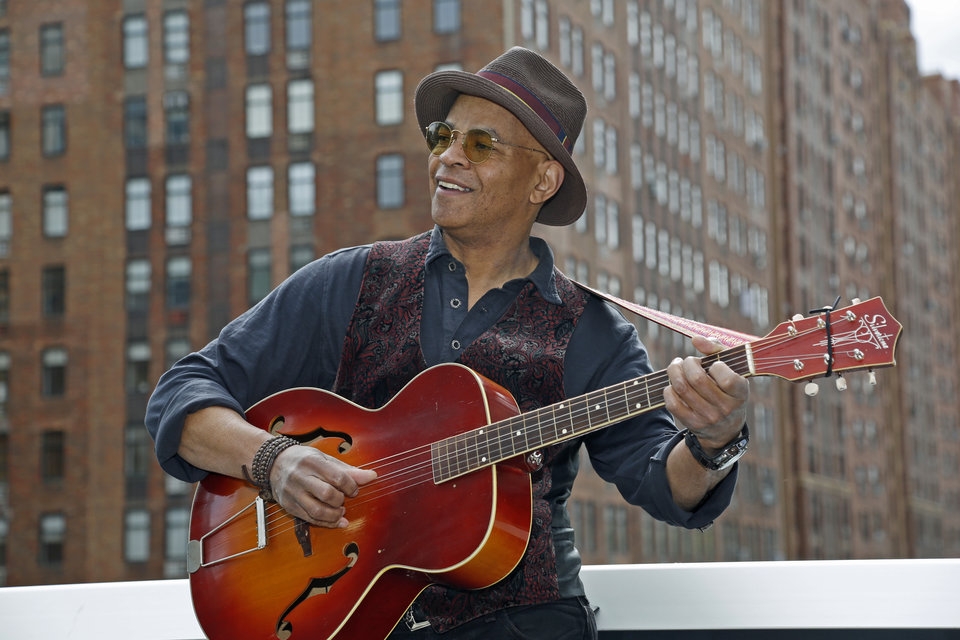 Il bluesman Guy Davis a Books & Blues