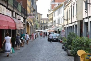 Due alessandrine ridisegnano via San Lorenzo. Il loro salotto urbano vince il concorso di Ascom e Confesercenti