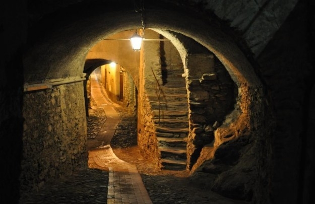 A Triora tutto è pronto per Halloween