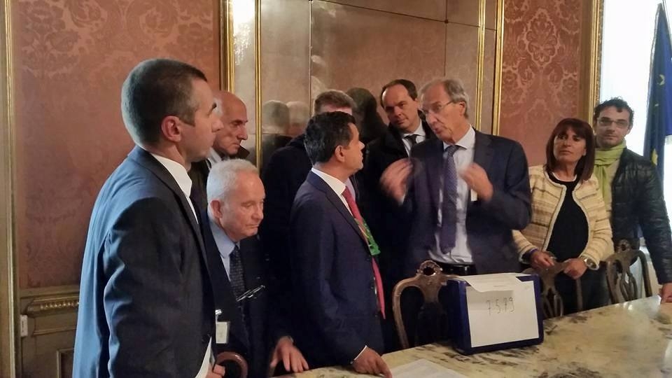 Demezzi a Torino con 7.579 firme in difesa della clinica Sant’Anna