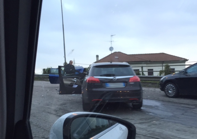 Incidente in via Giordano Bruno: due persone ferite