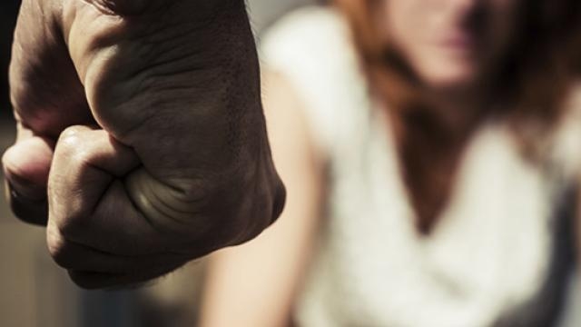 Picchia e minaccia per mesi l’ex