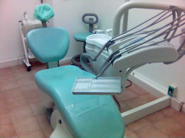 Odontotecnico si spaccia per dentista e cela al Fisco 200 mila euro