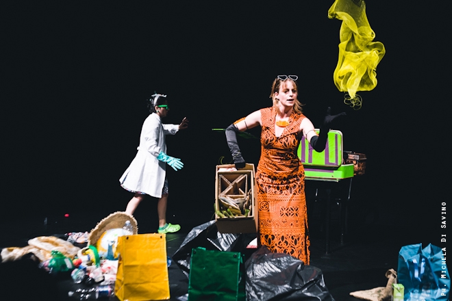 La raccolta differenziata spiegata a teatro