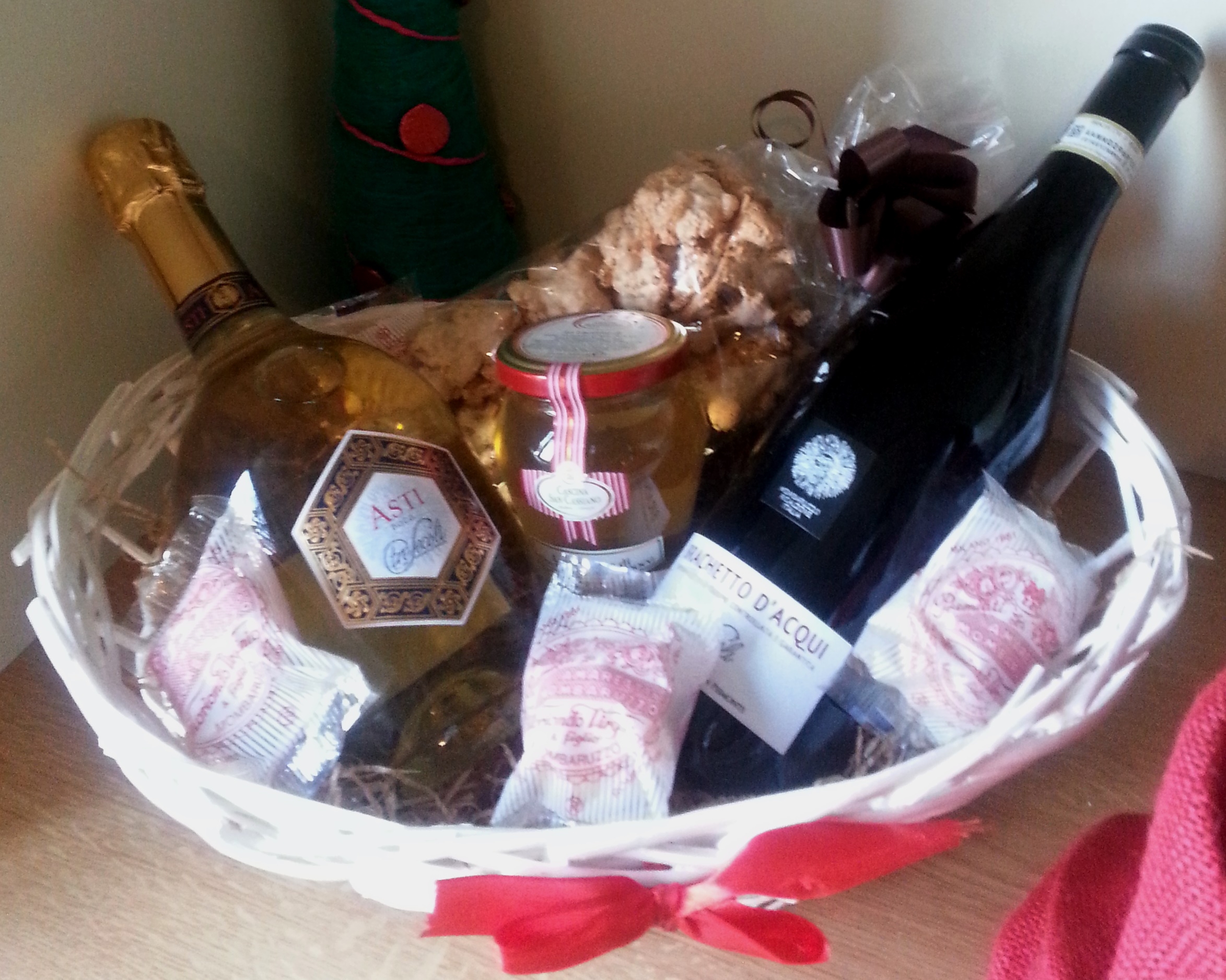 Confezione per golosi: vino e dolci Cantina Tre Secoli