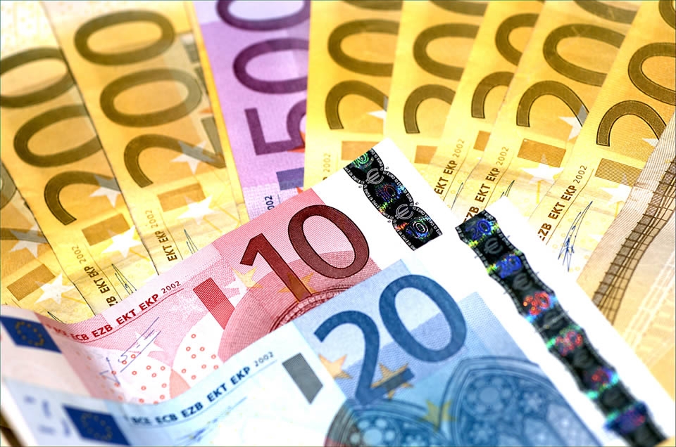 Denunciato diciannovenne: nel portafoglio due banconote false