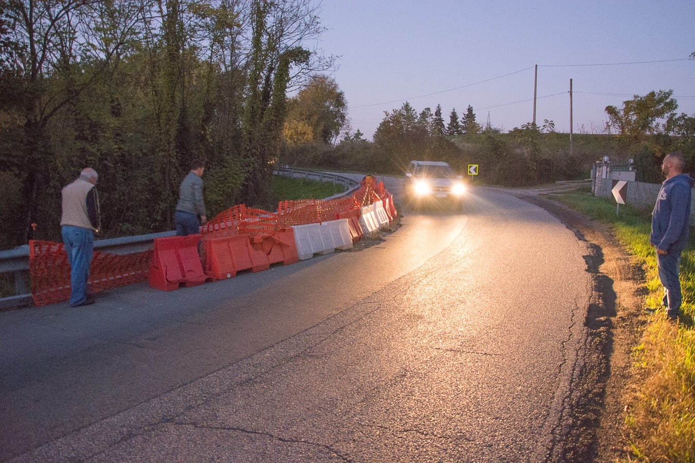 Una raccolta firme per sistemare la strada la Sp7 tra Casale e Vercelli