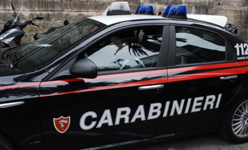 Ruba un’auto a Serravalle ma viene accerchiato dai Carabinieri