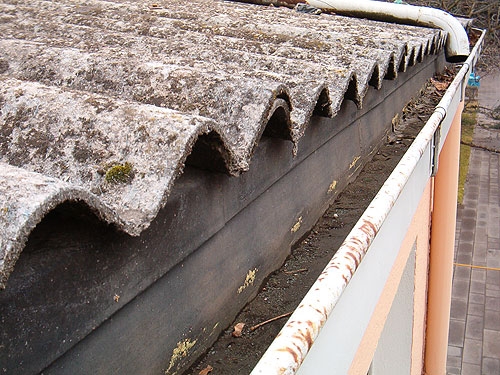 Il sindaco Palazzetti impone la rimozione delle coperture di amianto in via Orba