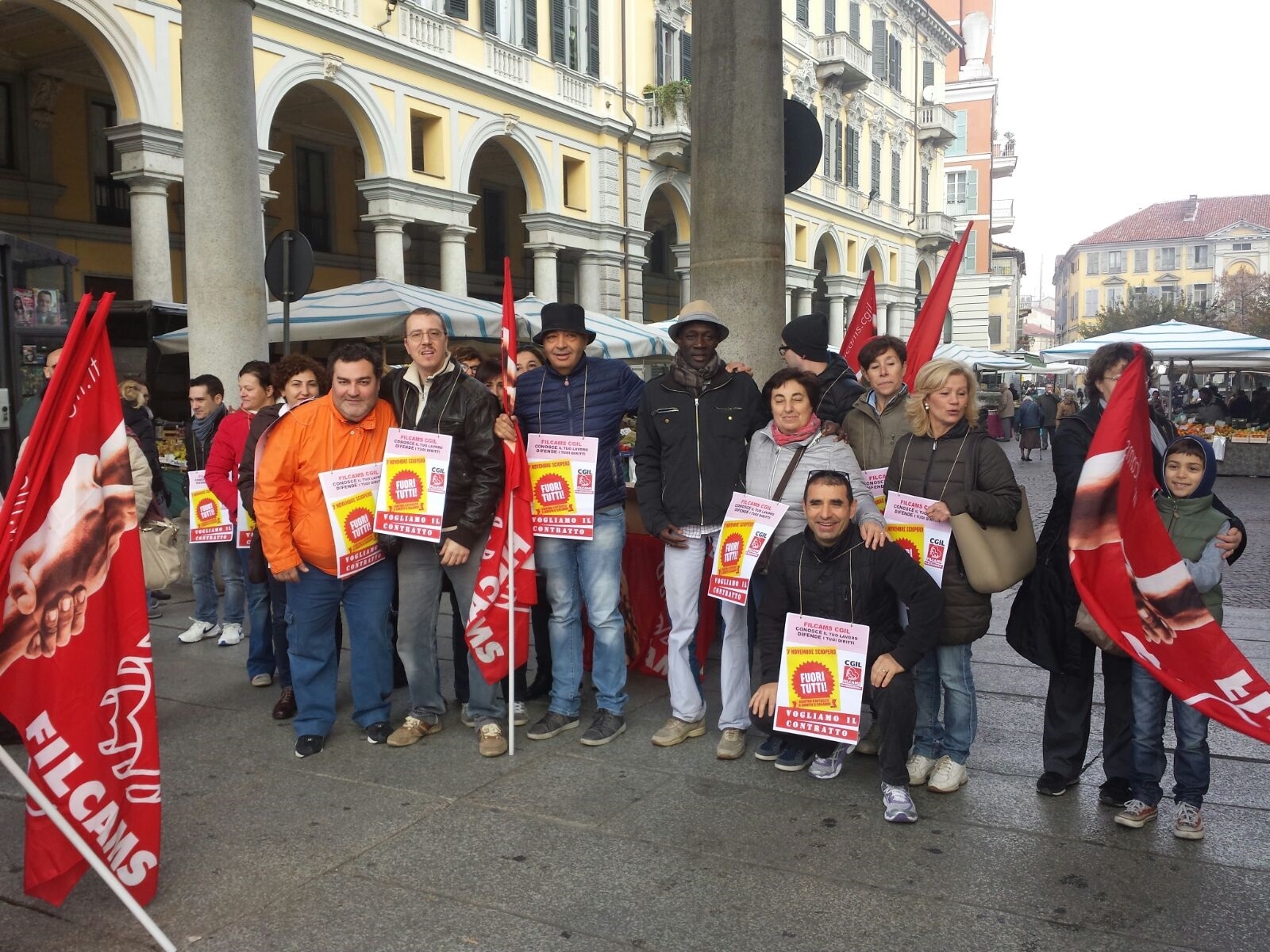 Presidio in piazza Marconi ad Alessandria di Uiltucs e Filcams [FOTO]