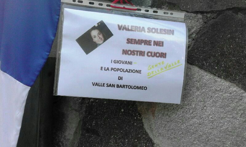 Da Valle San Bartolomeo uno spontaneo messaggio a Parigi [FOTO]