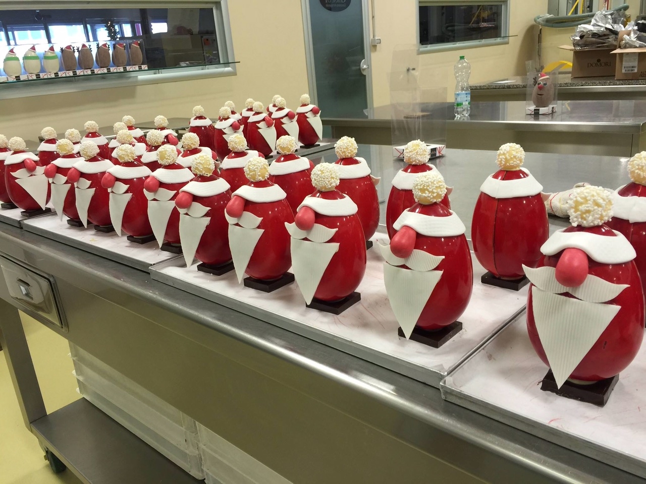 Un uovo di Pasqua e Babbo Natale: l’estro di Giraudi per far comprare alessandrino [FOTO]