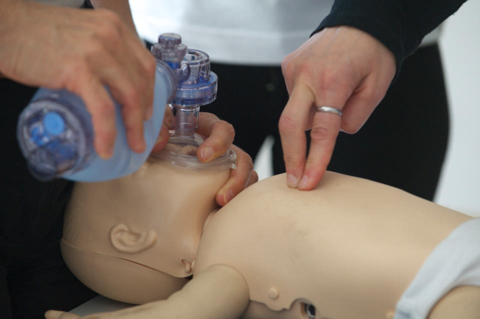 Percorsi formativi per il primo soccorso pediatrico: la proposta di legge del consigliere Ravetti